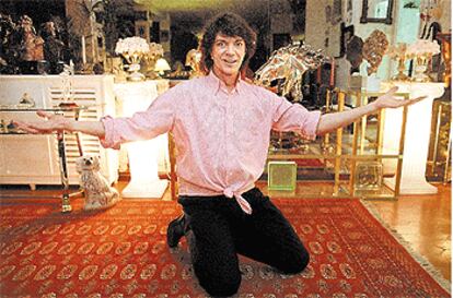 Camilo Sesto, en su casa.