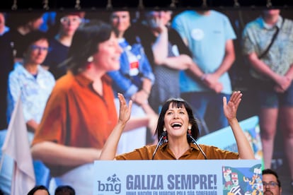 La portavoz nacional del BNG, Ana Pontón, durante su discurso en la Praza da Quintana, en Santiago.