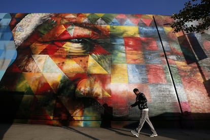 Nelson Mandela retratado en Los Ángeles en 2013, como conmemoración de su fallecimiento.