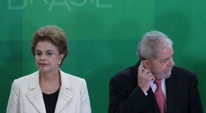 Dilma e Lula durante a posse do ex-presidente como Ministro da Casa Civil.