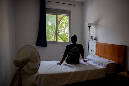 Kiara Zumiko, en su habitación en el hogar de Manolita Chen en Sevilla.