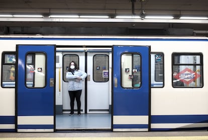 Un vagón de Metro la mañana del martes, cuando se registró una caída de viajeros del 85%.