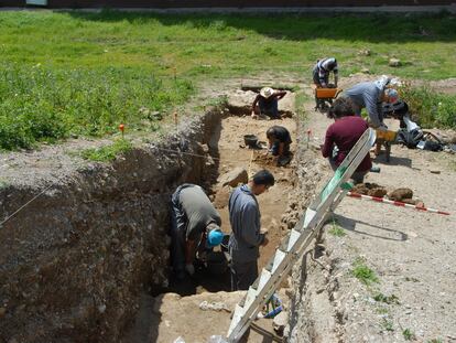El equipo arqueológico de Al-Bunayya (Algeciras), en las última campaña de excavaciones.