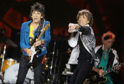 De izquierda a derecha, Ronnie Wood, Mick Jagger y Keith Richards, durante el concierto de los Rolling Stones en el Circo Masimo de Roma el pasado 22 de junio.