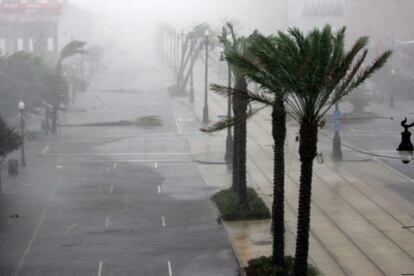 Aspecto de Canal Street, una de las principales calles de Nueva Orleans, poco antes de la llegada del Katrina.