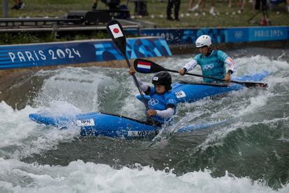 Dos palistas, en una serie de kayak cross, el pasado viernes.