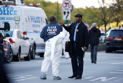 Policiais no local de atentado que matou várias pessoas em ciclovia de Nova York