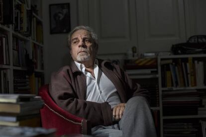 <b>El adiós de Juan Marsé.</b> El pasado 18 de julio, como un último guiño a uno de los escritores que mejor retrataron el tardofranquismo y el paso a la democracia desde la Barcelona de barrio, murió Juan Marsé. Tenía 87 años y había recibido el Premio Cervantes en 2008. Desde Últimas tardes con Teresa a El amante bilingüe o Rabos de lagartija, trazó una carrera coronada de éxitos que nos retrató con brillantez. Esta imagen fue tomada en 2014.