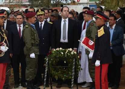 El primer ministro Chahed durante la conmemoración del aniversario de la batalla de Ben Guerdane