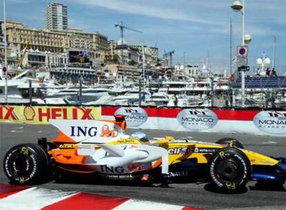 Fernando Alonso, durante los entrenamientos de ayer en Montecarlo.