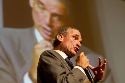 Mario Conde, en su intervención ayer en el Palacio de Congresos de Santiago.