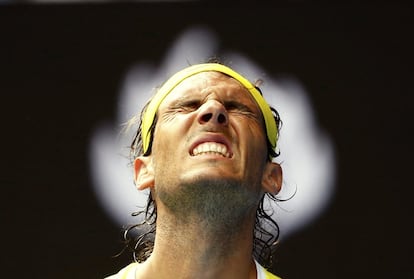 Rafael Nadal dijo adiós al Abierto de Australia en la primera ronda del torneo al perder el partido disputado contra Fernando Verdasco, al que pertenece la imagen.