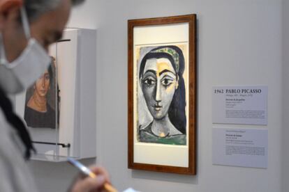 La muestra 'Les Louvre de Pablo Picasso' llega este miércoles al museo francés para relatar el vínculo entre ambos referentes artísticos a través de un recorrido por más de 450 obras y documentos que combinan pinturas, esculturas, cerámicas, dibujos, grabados y fotografías.