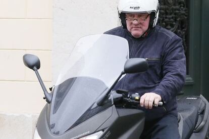 Gérard Depardieu en su moto, el pasado enero en París.