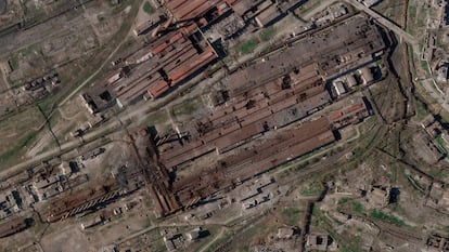 Imagen por satélite de la acería de Azovstal, en Mariupol. Rusia ha ofrecido un alto el fuego para permitir la salida de civiles refugiados en la planta metalúrgica de la ciudad del sudeste, asediada desde hace dos meses.