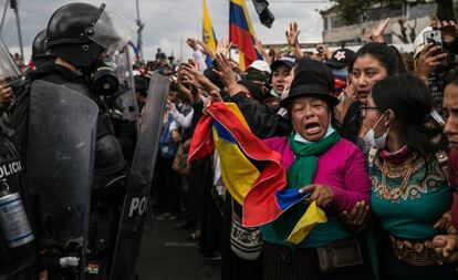 Mulheres protestam contra as políticas econômicas do Governo equatoriano em Quito, em outubro.