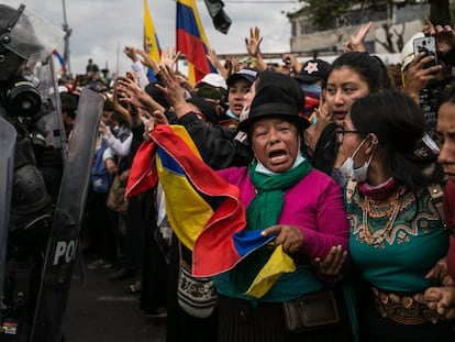 Mulheres protestam contra as políticas econômicas do Governo equatoriano em Quito, em outubro.