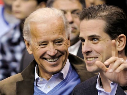 Joe Biden y su hijo Hunter, en una foto de 2010.