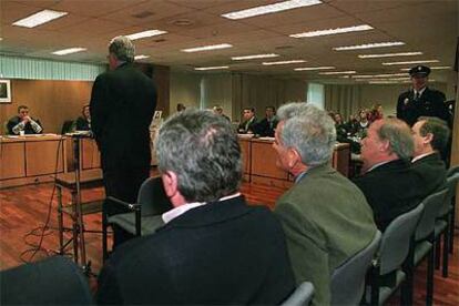 El ex presidente del Gobierno Felipe González declara en el juicio sobre los fondos reservados, en 2001.
