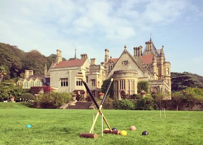 Según el National Trust Tyntesfield fue construido con las ventas del pájaro guano, pero los estudios apuntan a negocios directos en África y la India Oriental. El palacete sirvió para segregar a los soldados afrodescendientes de EE.UU. heridos durante la Segunda Guerra Mundial. |