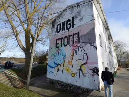 Uno de los bloques de viviendas del barrio Errekaleor, en Vitoria.