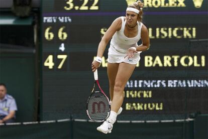 Lisicki conecta un servicio en Wimbledon.