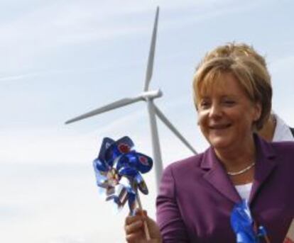 Angela Merkel, en una visita en 2010 a un parque e&oacute;lico en la ciudad de Ravensberg.