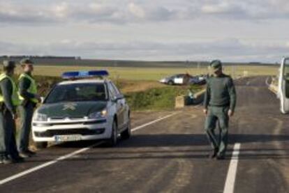 Actuaci&oacute;n de la Guardia Civil en un accidente de tr&aacute;fico.