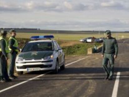 Actuaci&oacute;n de la Guardia Civil en un accidente de tr&aacute;fico.