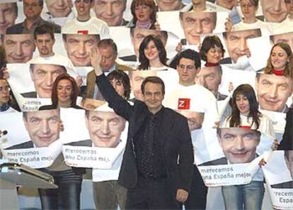 José Luis Rodríguez Zapatero, anoche, durante el acto de apertura de campaña, celebrado en Madrid.