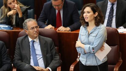 La presidenta de la Comunidad, Isabel Díaz Ayuso, en una sesión plenaria en la Asamblea de Madrid.