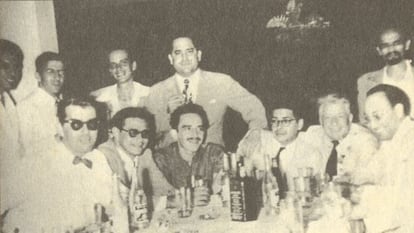 &#039;Grupo de Barranquilla&#039;. De izquierda a derecha, de pie: Alfredo Delgado, Carlos de la Espriella,Germ&aacute;n Vargas, Fernando Cepeda, Orlando Rivera (Figurita).
