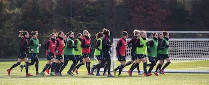 Las jugadoras del FC Barcelona durante un entrenamiento.