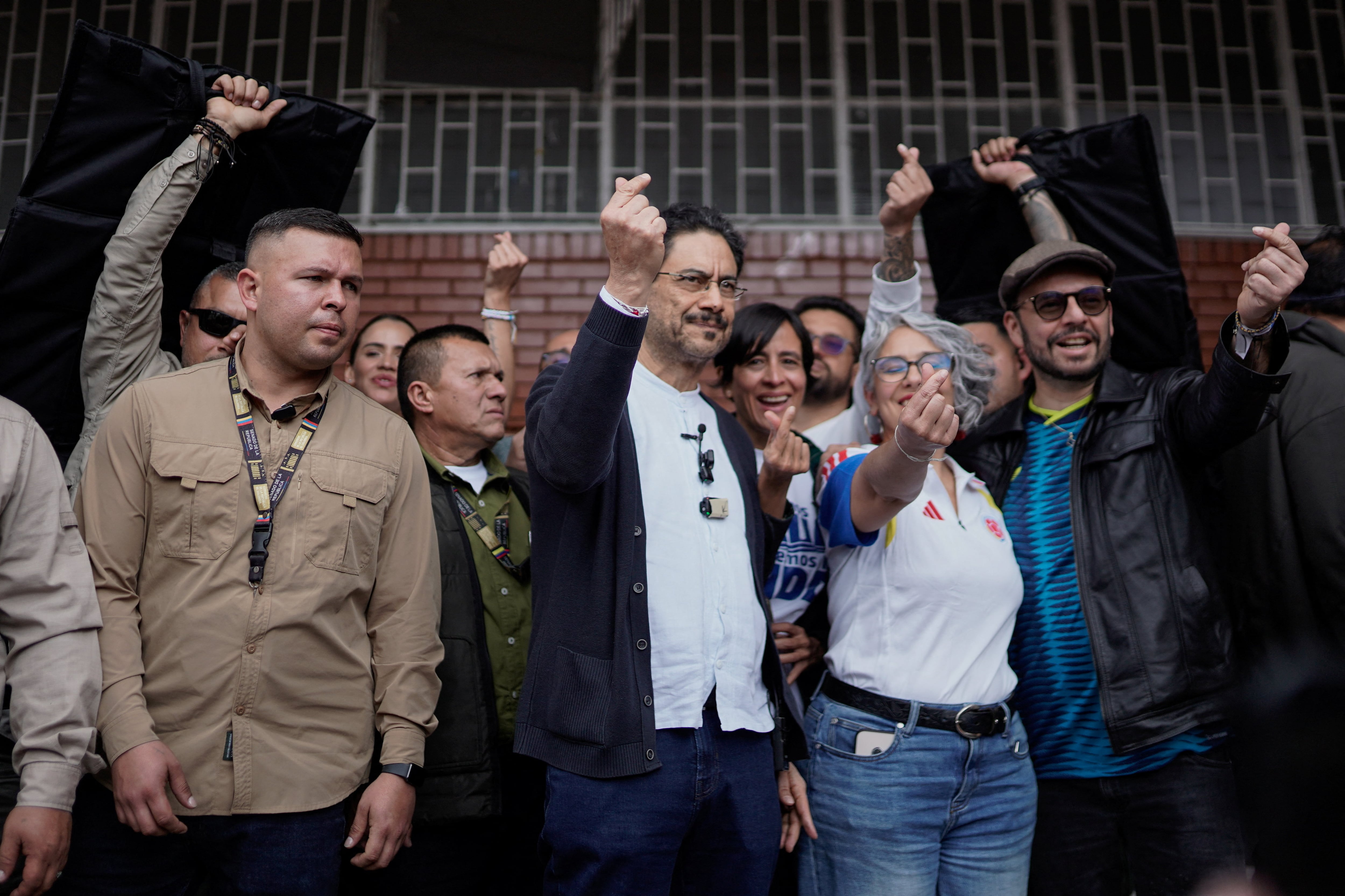Elecciones Colombia 2026, en vivo | Iván Cepeda, tras votar en Bogotá: “Cuando triunfemos, vamos a gobernar para todo el país y no para un sector”
