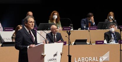 Txomin García en la asamblea de Laboral Kutxa.