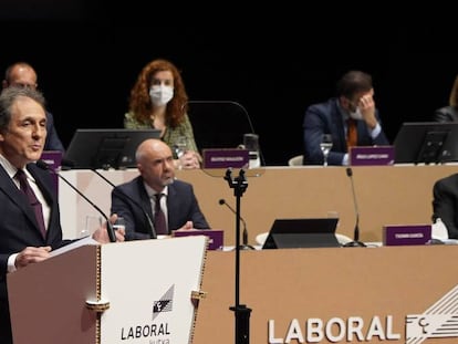 Txomin García en la asamblea de Laboral Kutxa.