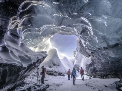 Caverna de hielo en el glaciar Breidamerkurjokull, en Islandia. &nbsp;