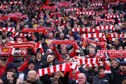 Aficionados del Liverpool FC durante el partido de la Premier League el pasado 10 de marzo.