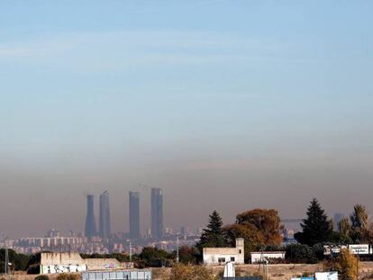 Vista de la capa de contaminación que cubre la ciudad de Madrid.