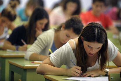 Alumnas de la Comunidad Valenciana durante las últimas pruebas de acceso a la Universidad.