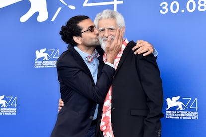 Alireza Khatami y Juan Margallo asisten al 'photocall' de 'Los Versos Del Olvido' durante el 74? Festival de Cine de Venecia en la Sala Casino el 3 de septiembre de 2017.