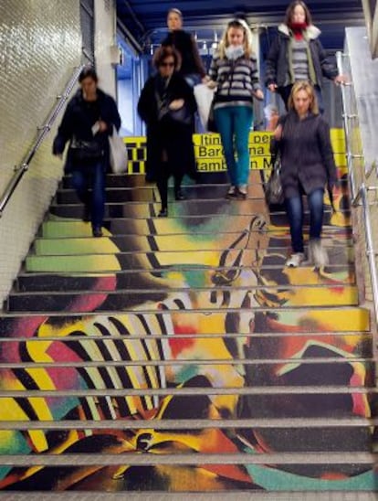 Estación de Jaume I de la línea 4 del metro de Barcelona, decorada con alusiones a Miró.
