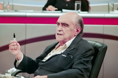 El legendario arquitecto brasileño Oscar Niemeyer, que diseñó los edificios institucionales y más emblemáticos de la nueva capital, Brasilia, fue entrevistado en 1997. Niemeyer falleció a los 104 años, en 2012.