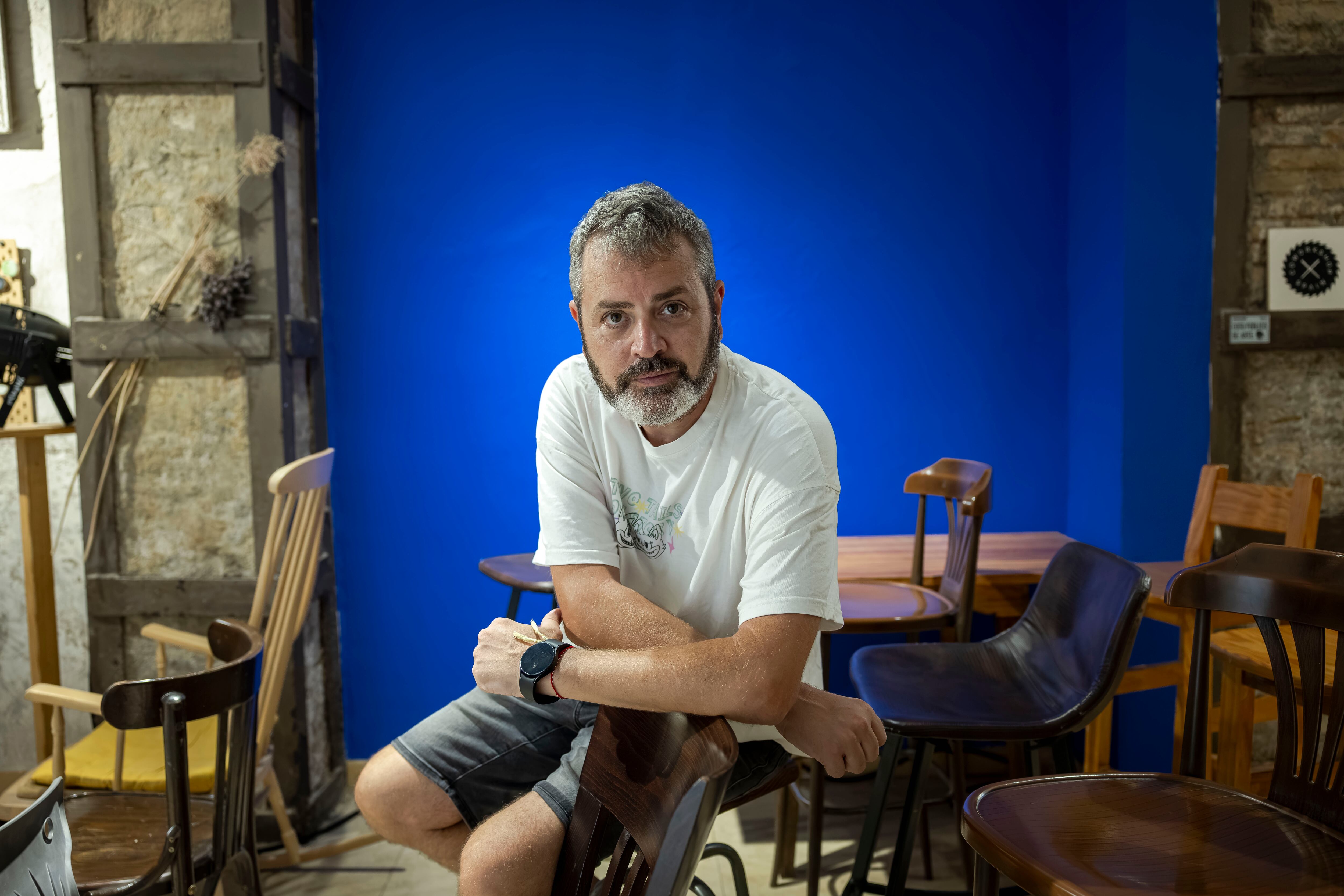 Jerónimo Cornelles, actor, dramaturgo y director artístico de Russafa Escénica en un taller de cerámica donde acaba de representarse una pieza teatral. 