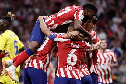 Los jugadores del Atlético de Madrid celebran el cuarto gol, durante el partido de LaLiga entre el Atlético de Madrid y el Cádiz que disputan este miércoles en el Estadio Metropolitano.