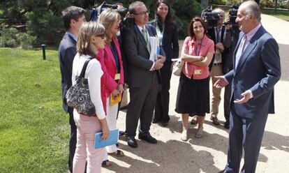 El Rey, durante su conversación con los periodistas en La Zarzuela