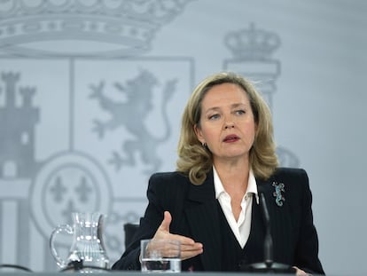 La vicepresidenta primera y ministra de Asuntos Económicos, Nadia Calviño, durante la rueda de prensa tras la reunión del Consejo de Ministros en La Moncloa.