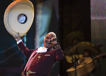 Vicente Fernández en un concierto en 2009.