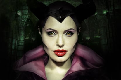 Angelina Jolie. Maléfica. La Bella Durmiente ( Walt Disney, 1959).
	Entre la galería de malvadas y villanas de la factoría Disney Maléfica siempre reinara en nuestros corazones como la más diabólica y terrible de las criaturas infernales imaginadas por el mago de Burbank. Los creadores del estudio profetizaban sin saberlo el futuro goticismo punk de la década de los ochenta.