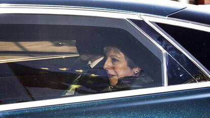 Theresa May abandona la Cámara de los Comunes, este lunes.